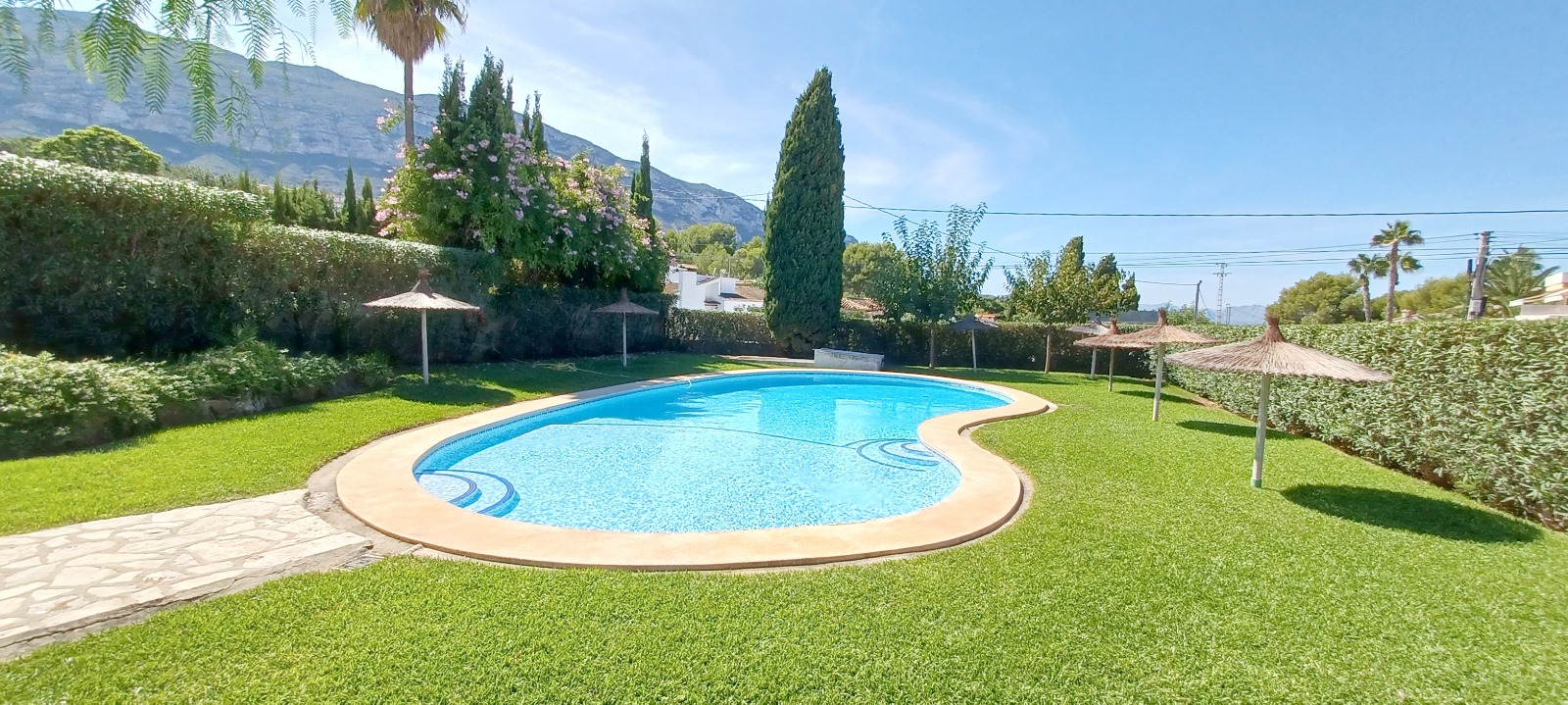 Communal swimming pool at Park Montesol in Las Rotas Dénia