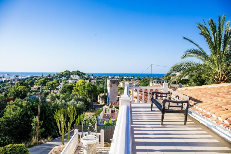 Terrace with sea view at Villa Orquídea in Dénia
