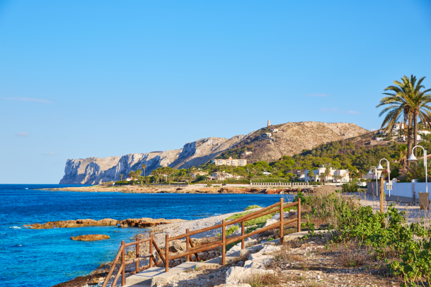 Rocky coastline near Dénia with sea views along Las Rotas