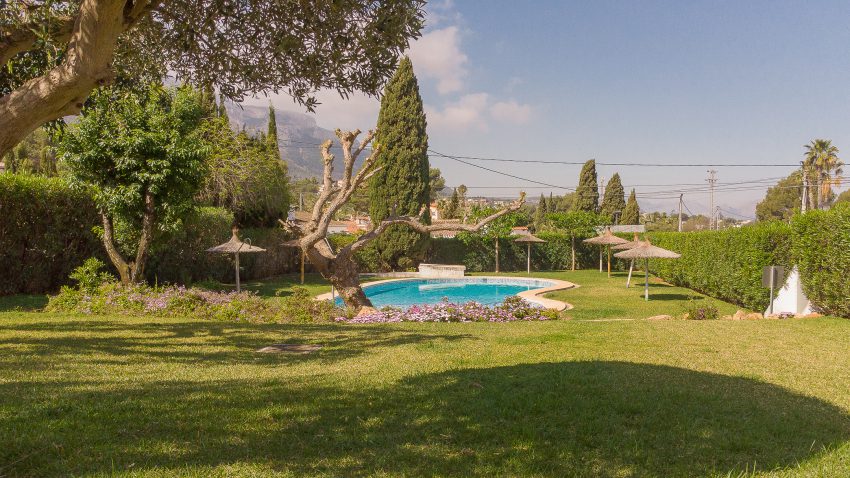 Garden and pool area at Montesol residential complex in Dénia