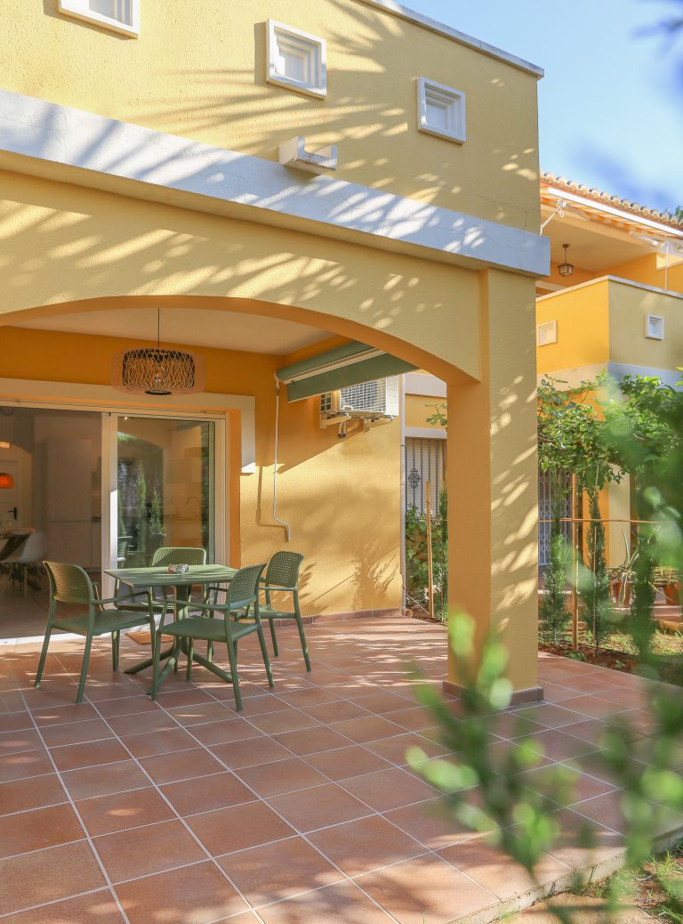 Covered terrace at apartment Alquería Sol in Dénia