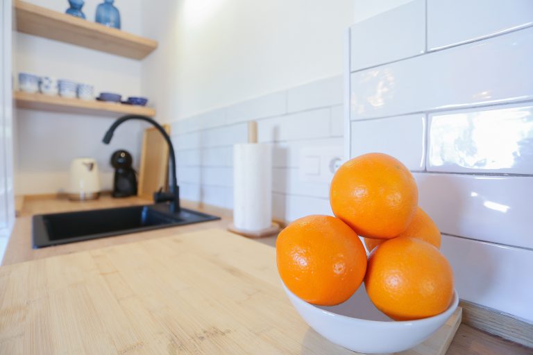 Kitchen detail with fruit at apartment Montesol in Dénia
