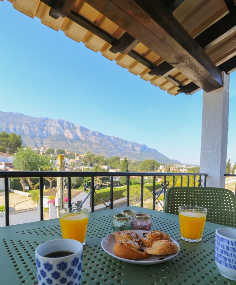 Breakfast table on terrace at apartment Montesol in Dénia
