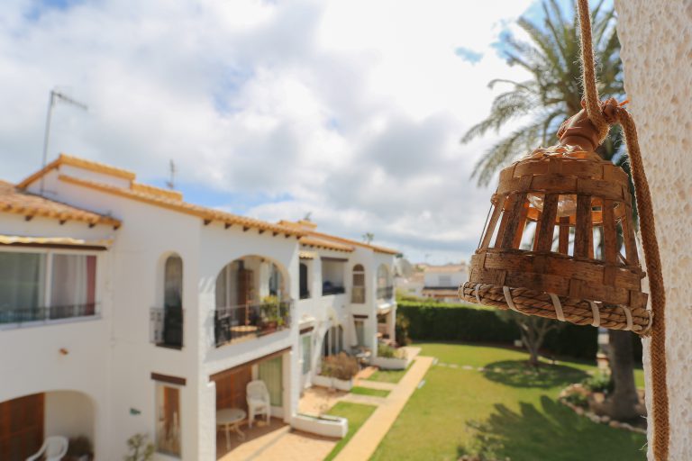 Exterior of the Retiro Sol apartment complex in Dénia