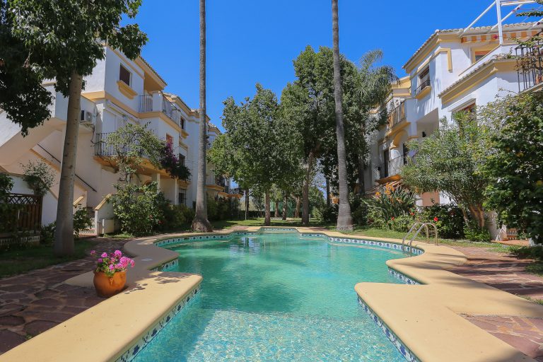Communal swimming pool at apartment El Patio in Dénia