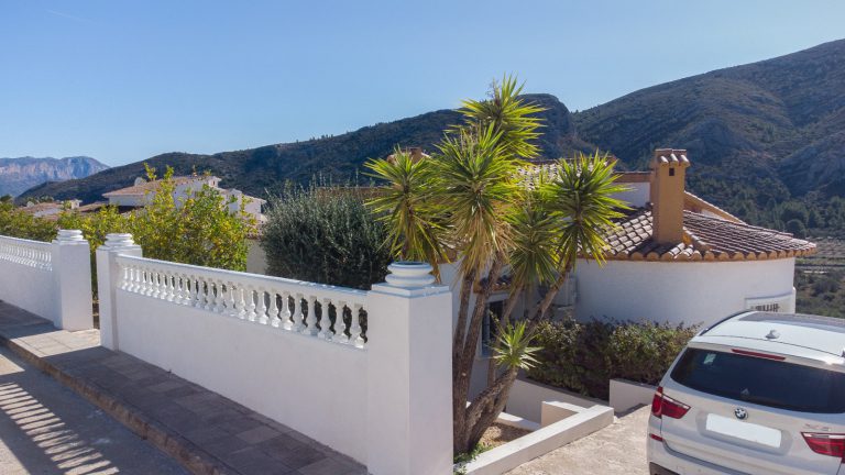 Terrace view towards the mountains from Villa Vino in Pedreguer