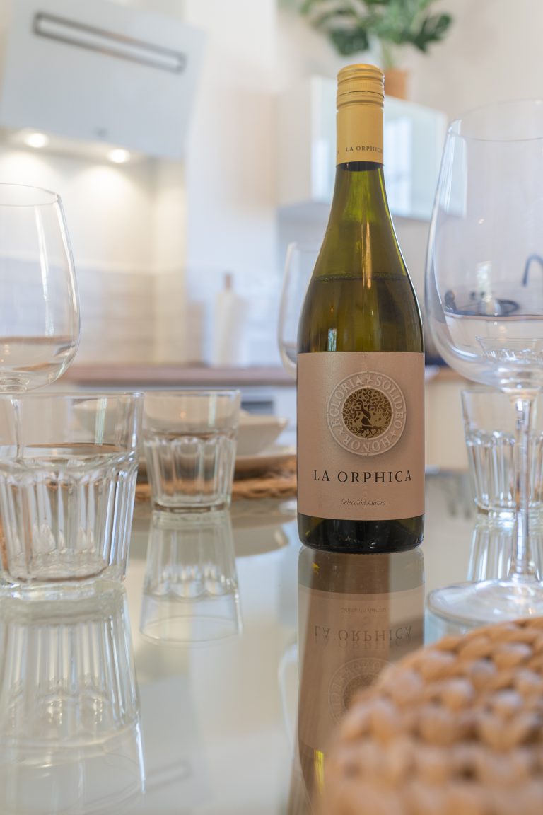 Dining area with wall mural at apartment El Patio in Dénia