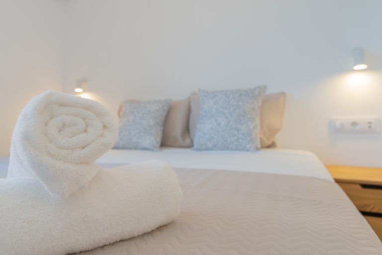 Bedroom with rolled towels at apartment El Patio in Dénia