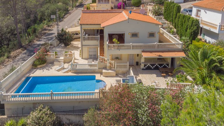 Exterior of Villa Casa Joni with swimming pool in Orba