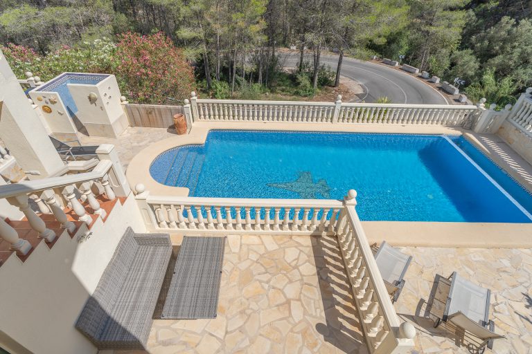Swimming pool and garden at Villa Casa Joni in Orba