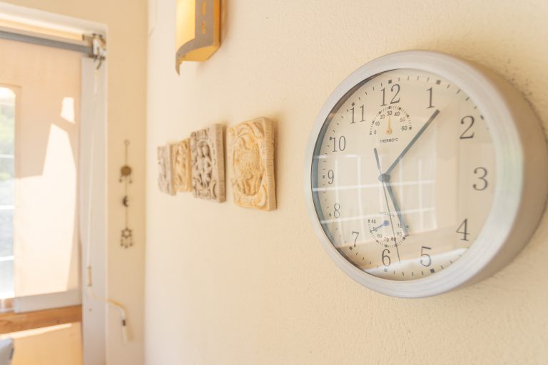 Wall clock detail inside Villa Casa Joni in Orba