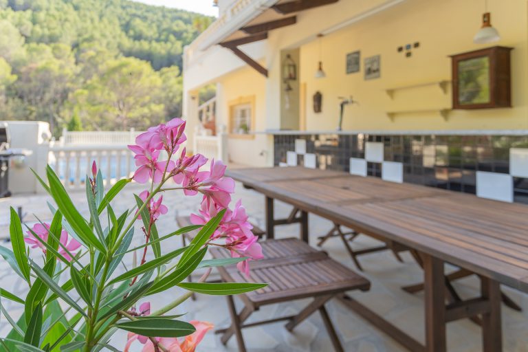 Terrace with flowers at Villa Casa Joni in Orba