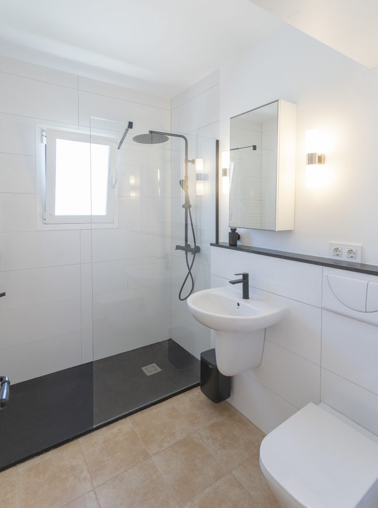 Bathroom with walk-in shower at apartment Retiro Sol A1 in Dénia