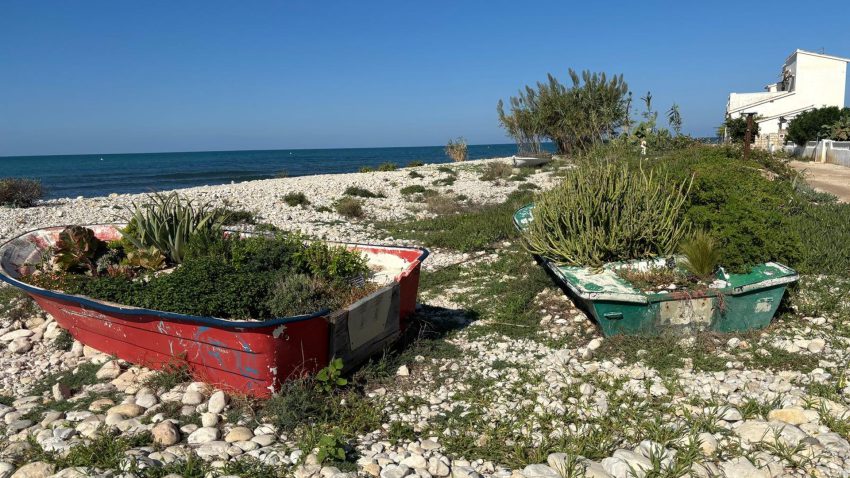 Coastal garden boats in Els Poblets on the Costa Blanca