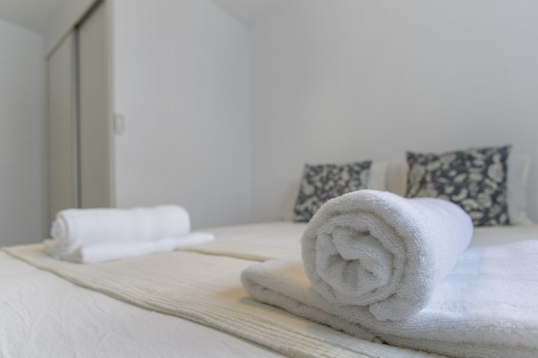 Bathroom with towels in the holiday rental
